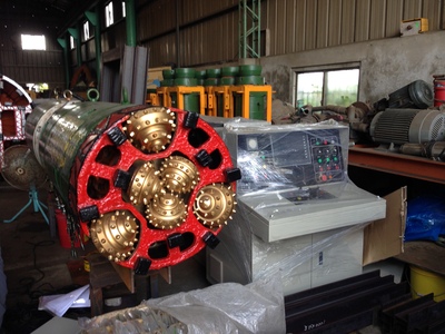 硬岩微型顶管机